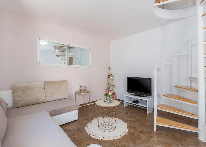 Besonderes Mit Eigener Galerie Im Dachgeschoss - Nur Wenige Minuten Zum * 포레치