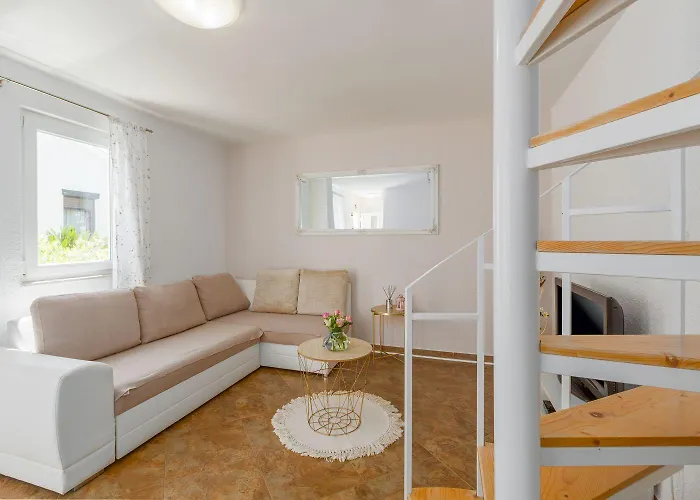 Besonderes Mit Eigener Galerie Im Dachgeschoss - Nur Wenige Minuten Zum 포레치