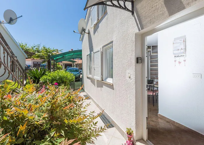 아파트 Besonderes Mit Eigener Galerie Im Dachgeschoss - Nur Wenige Minuten Zum 포레치