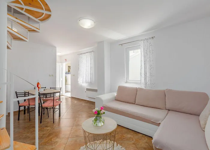 Besonderes Mit Eigener Galerie Im Dachgeschoss - Nur Wenige Minuten Zum *