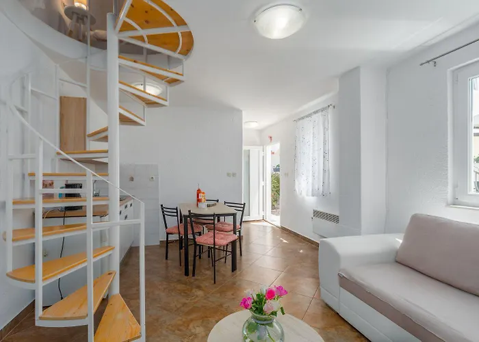 아파트 Besonderes Mit Eigener Galerie Im Dachgeschoss - Nur Wenige Minuten Zum